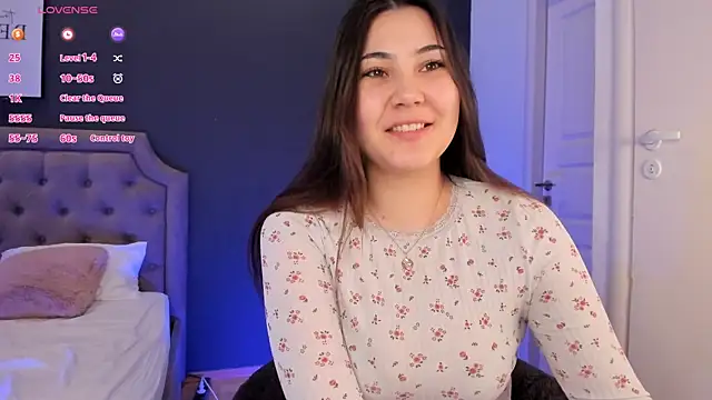 Snapshot of Lina_Loon chatting on April 2, 2026, 11:28 am Lina Loon online show from April 2, 2026, 11:28 am