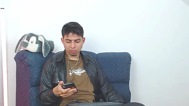 Snapshot of polloCol4U chatting on April 2, 2026, 2:19 am polloCol4U online show from April 2, 2026, 2:19 am