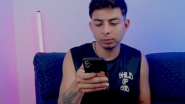 Snapshot of polloCol4U chatting on April 8, 2026, 4:25 am polloCol4U online show from April 8, 2026, 4:25 am