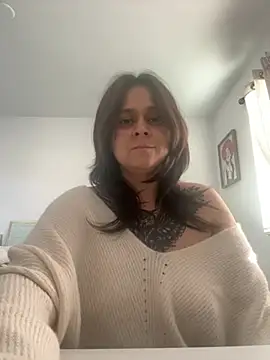 ValeValdez18 online show from February 15, 2026, 12:11 am