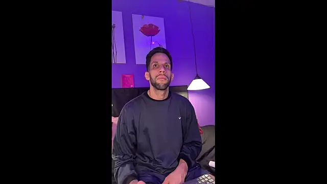 Snapshot of Karim_mansur chatting on April 2, 2026, 5:03 am Karim mansur online show from April 2, 2026, 5:03 am