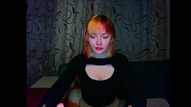 Snapshot of Little_fox404 chatting on August 7, 2026, 9:32 pm Little fox404 online show from August 7, 2026, 9:32 pm