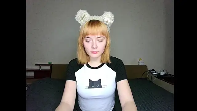 Little fox404 online show from February 15, 2026, 7:46 pm