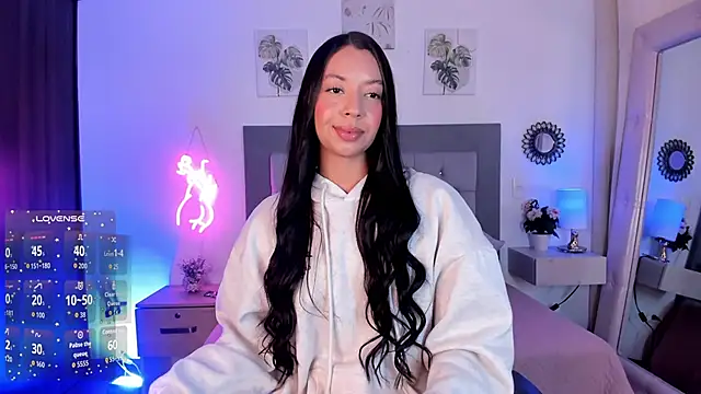 Snapshot of julietha_Vega chatting on April 21, 2026, 5:52 pm julietha Vega online show from April 21, 2026, 5:52 pm