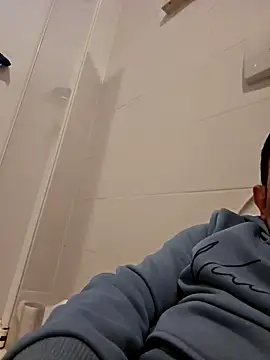 Momisimo online show from March 24, 2026, 3:23 pm