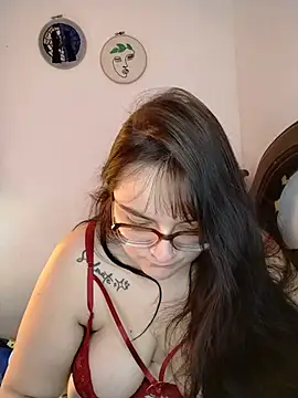 Snapshot of daphneev chatting on August 3, 2026, 2:12 pm daphneev online show from August 3, 2026, 2:12 pm