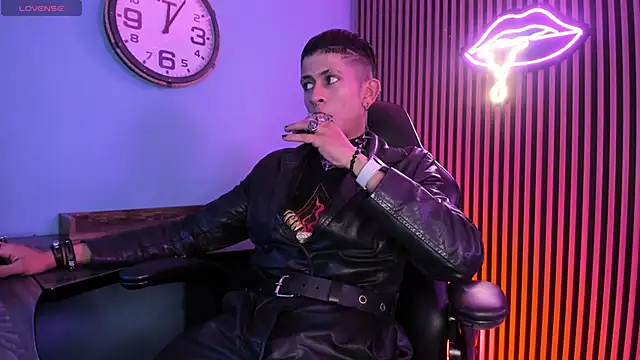 Maximoking26 online show from February 25, 2026, 4:23 am