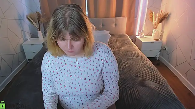 Snapshot of luna_c0ra chatting on March 27, 2026, 8:26 am luna c0ra online show from March 27, 2026, 8:26 am