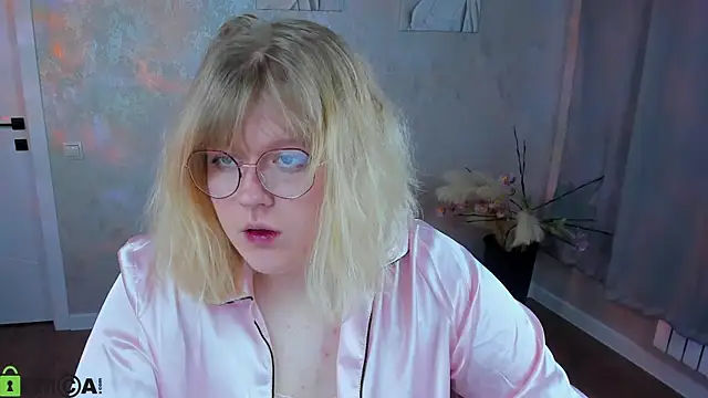 Snapshot of luna_c0ra chatting on March 24, 2026, 1:05 am luna c0ra online show from March 24, 2026, 1:05 am