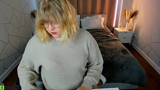 Snapshot of luna_c0ra chatting on March 29, 2026, 1:07 am luna c0ra online show from March 29, 2026, 1:07 am