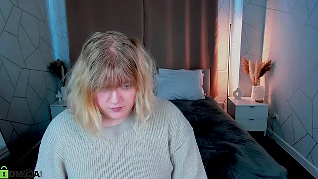 Snapshot of luna_c0ra chatting on April 4, 2026, 1:12 am luna c0ra online show from April 4, 2026, 1:12 am