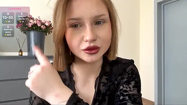 Snapshot of PledHoly chatting on March 11, 2026, 10:20 am PledHoly online show from March 11, 2026, 10:20 am