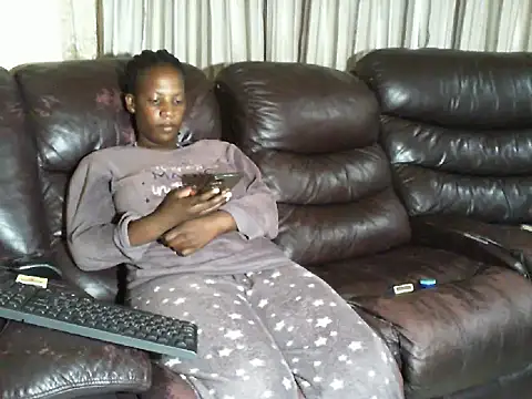 Snapshot of Sky-Diamond chatting on April 3, 2026, 5:47 am Sky-Diamond online show from April 3, 2026, 5:47 am