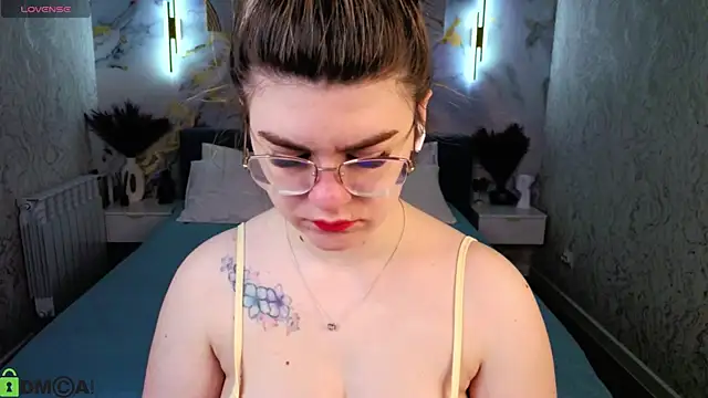 zoe j0y online show from April 3, 2026, 3:35 am