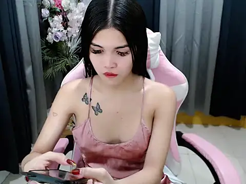 Snapshot of HoneyAfterDark_ chatting on April 5, 2026, 4:08 am HoneyAfterDark online show from April 5, 2026, 4:08 am