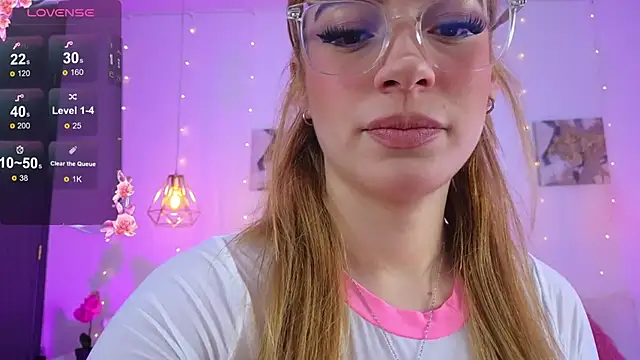 Snapshot of Emma_softt chatting on April 14, 2026, 3:33 am Emma softt online show from April 14, 2026, 3:33 am