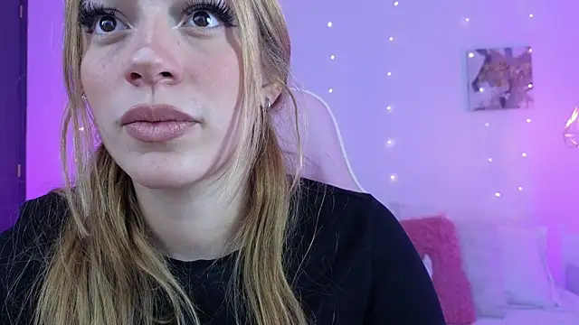 Snapshot of Emma_softt chatting on April 8, 2026, 5:42 am Emma softt online show from April 8, 2026, 5:42 am