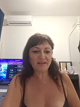Snapshot of SaraGina chatting on June 28, 2026, 9:10 pm SaraGina online show from June 28, 2026, 9:10 pm