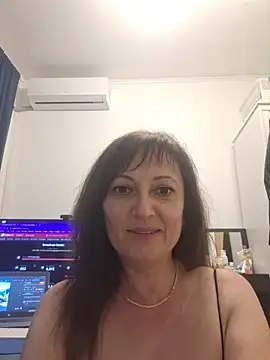 Snapshot of SaraGina chatting on April 4, 2026, 8:15 pm SaraGina online show from April 4, 2026, 8:15 pm