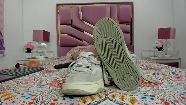 Snapshot of Chanelwill chatting on April 7, 2026, 12:40 pm Chanelwill online show from April 7, 2026, 12:40 pm