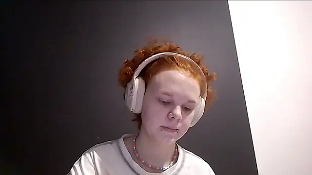 Snapshot of CurlaPettyBom chatting on February 16, 2026, 9:19 am CurlaPettyBom online show from February 16, 2026, 9:19 am