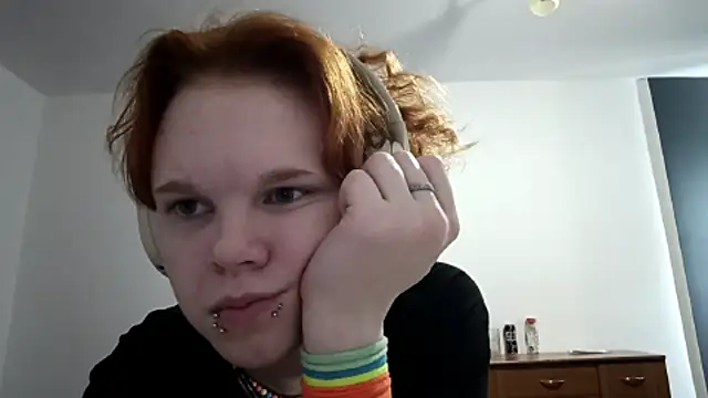 CurlaPettyBom online show from March 12, 2026, 9:57 am