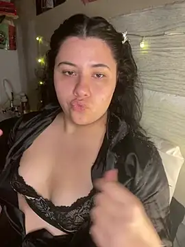 Yazminarge online show from February 17, 2026, 1:47 am