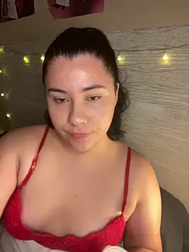 Yazminarge online show from February 18, 2026, 2:42 am