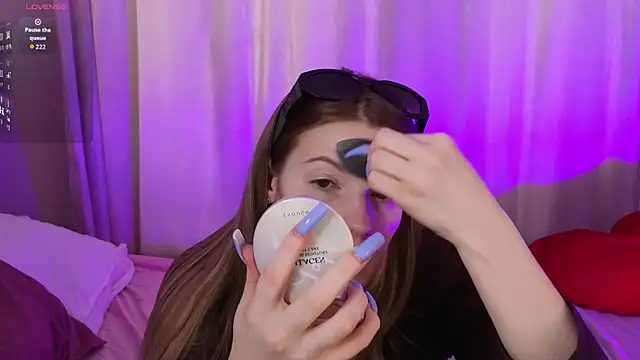 Vanessa  Lui online show from April 2, 2026, 11:17 am