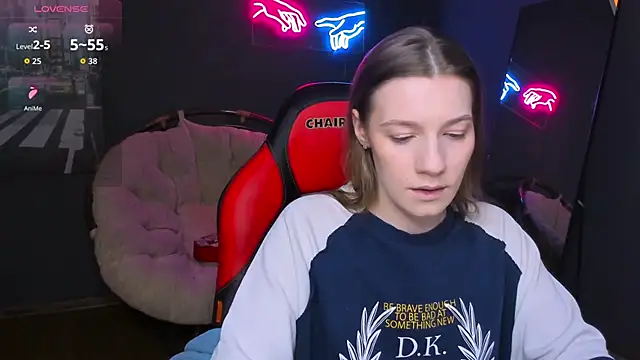 Vanessa  Lui online show from April 3, 2026, 4:24 pm