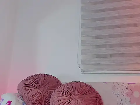 yourlollypetite online show from March 8, 2026, 2:04 am