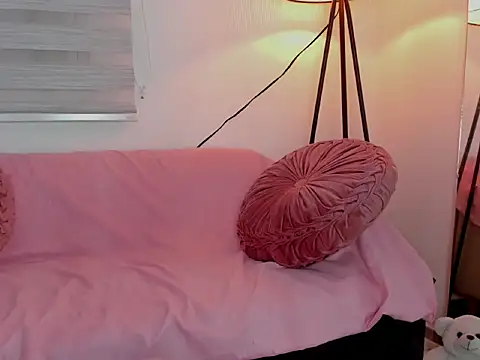 yourlollypetite online show from March 11, 2026, 1:54 am