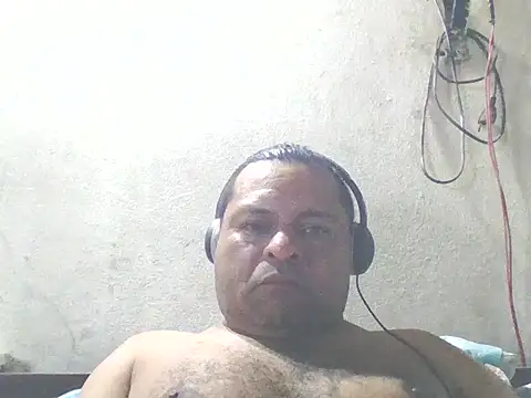 Snapshot of DesexedCooler chatting on June 17, 2026, 11:14 pm DesexedCooler online show from June 17, 2026, 11:14 pm