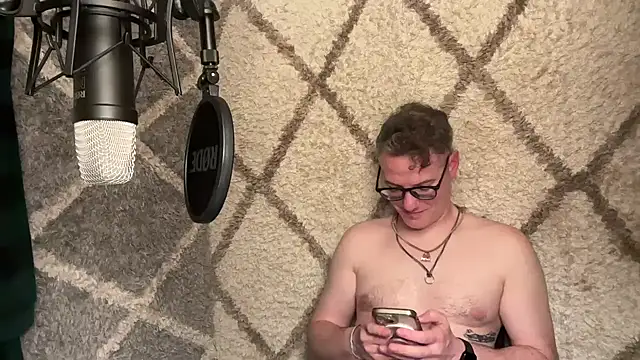 Snapshot of CunningColm chatting on March 23, 2026, 3:28 am CunningColm online show from March 23, 2026, 3:28 am