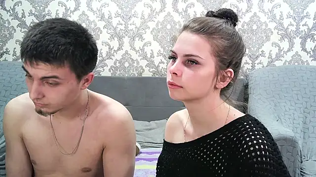 AmandaCouple online show from April 3, 2026, 9:43 pm