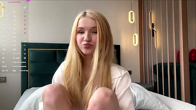 Snapshot of PrincessSwelgart chatting on April 9, 2026, 1:17 pm PrincessSwelgart online show from April 9, 2026, 1:17 pm