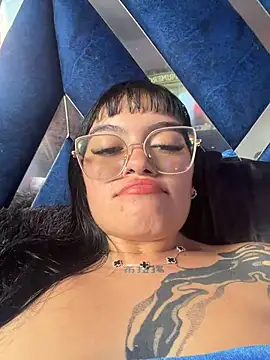 TrianaMor online show from February 17, 2026, 4:26 pm