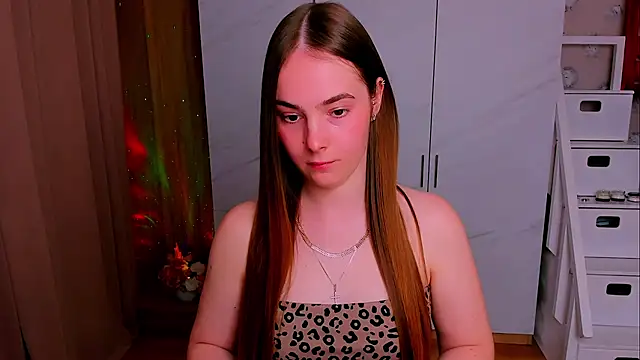 Snapshot of Maddy_Wood_ chatting on April 28, 2026, 4:33 pm Maddy Wood online show from April 28, 2026, 4:33 pm