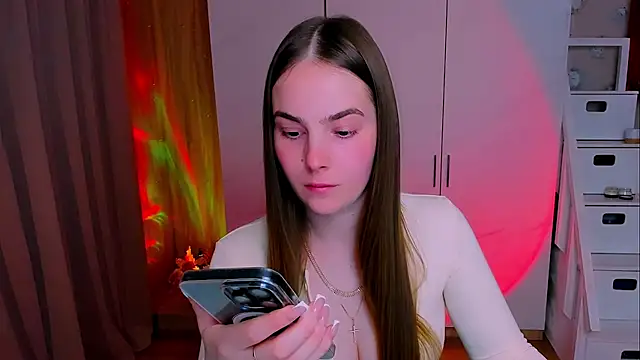 Snapshot of Maddy_Wood_ chatting on April 29, 2026, 5:30 pm Maddy Wood online show from April 29, 2026, 5:30 pm