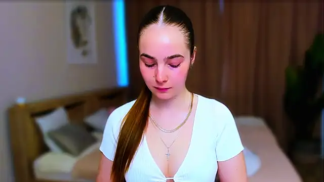 Maddy Wood  online show from April 5, 2026, 11:17 am