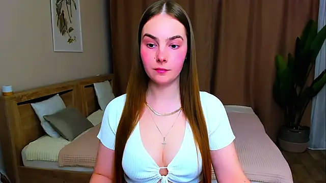 Maddy Wood  online show from April 3, 2026, 10:05 pm