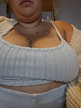 Snapshot of Deesse_luna chatting on May 10, 2026, 7:16 pm Deesse luna online show from May 10, 2026, 7:16 pm