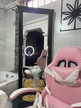 Snapshot of Kiarhatrixie1 chatting on March 14, 2026, 4:02 pm Kiarhatrixie1 online show from March 14, 2026, 4:02 pm