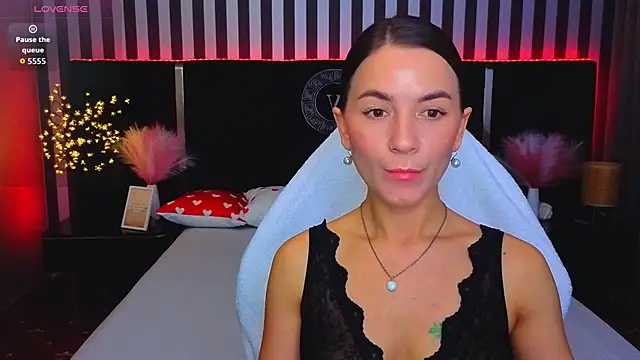 Snapshot of GracefulMichelle chatting on May 19, 2026, 7:32 pm GracefulMichelle online show from May 19, 2026, 7:32 pm