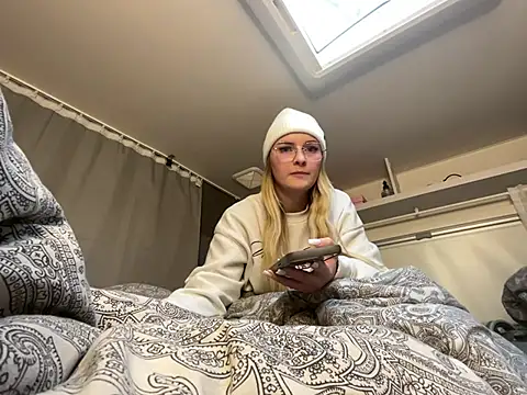 melanieTesss online show from February 16, 2026, 4:16 pm