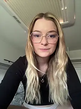 Snapshot of melanieTesss chatting on May 10, 2026, 7:56 am melanieTesss online show from May 10, 2026, 7:56 am