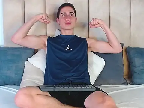 ryanlevi1 online show from March 25, 2026, 2:38 pm