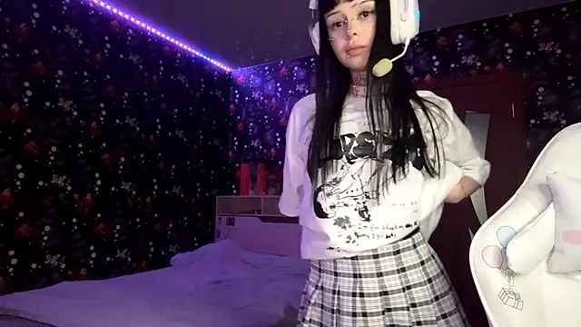 Luna Sohotti online show from February 16, 2026, 4:05 pm