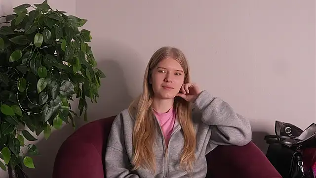 MelanyRuch online show from February 17, 2026, 5:27 am