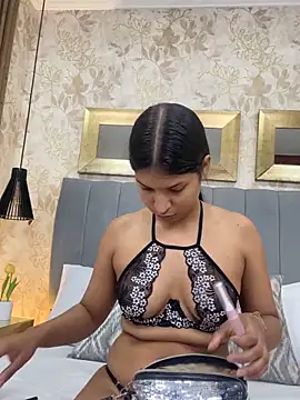 Snapshot of AnnaLoren_ chatting on March 7, 2026, 12:21 pm AnnaLoren online show from March 7, 2026, 12:21 pm